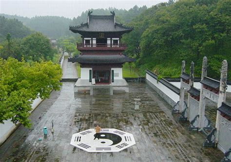  龍虎山！古代の霊峰で神秘的な冒険を体験しよう！