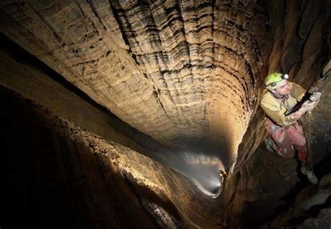  オー・TOPの壮大なる景色を堪能！奥深い洞窟探検と神秘的な寺院